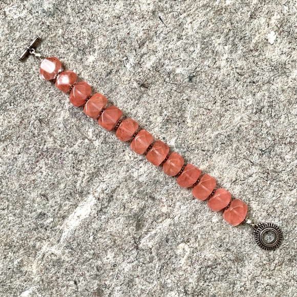 Pink strawberry quartz faceted stone beads bracelet with etched silver toggle - Picture 7 of 16